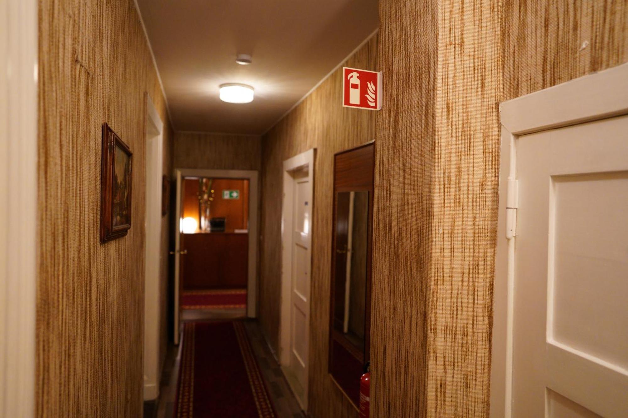 Hotel Pension Xantener Eck Berlim Exterior foto