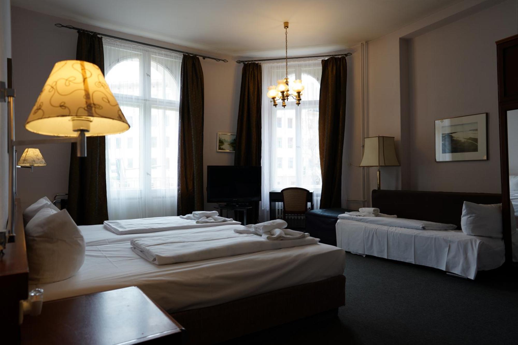 Hotel Pension Xantener Eck Berlim Exterior foto