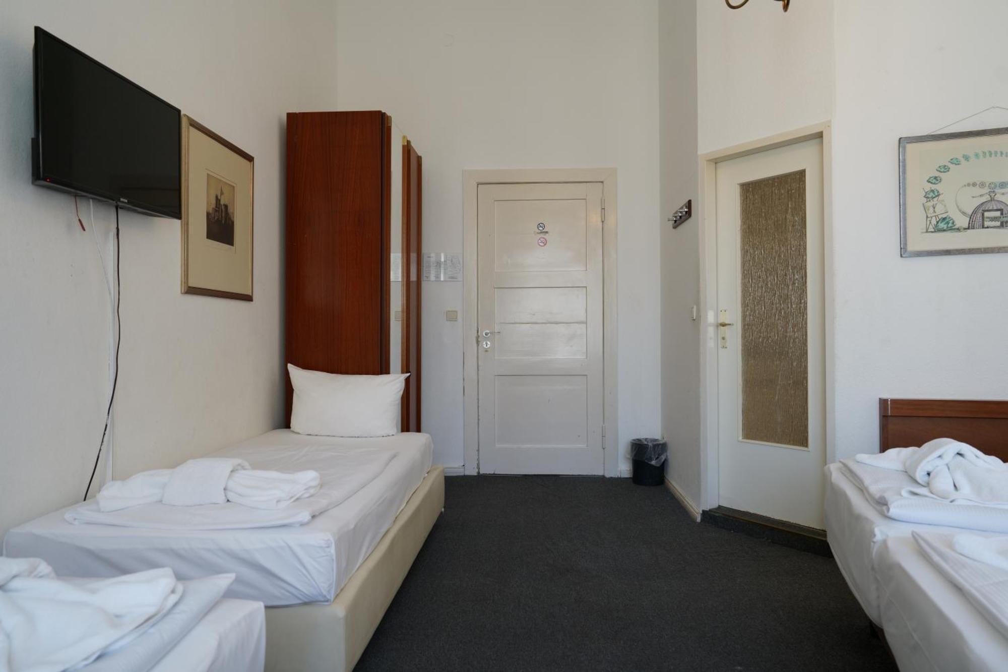 Hotel Pension Xantener Eck Berlim Exterior foto