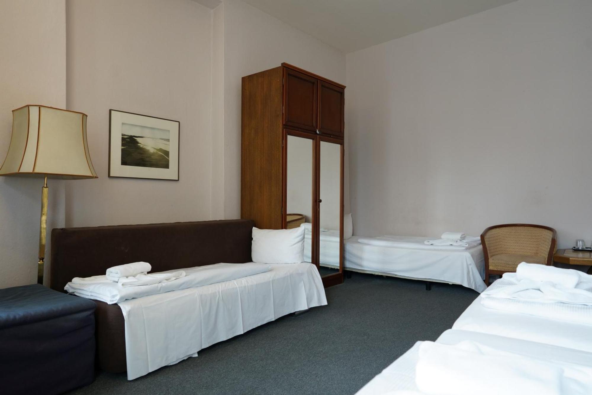 Hotel Pension Xantener Eck Berlim Exterior foto