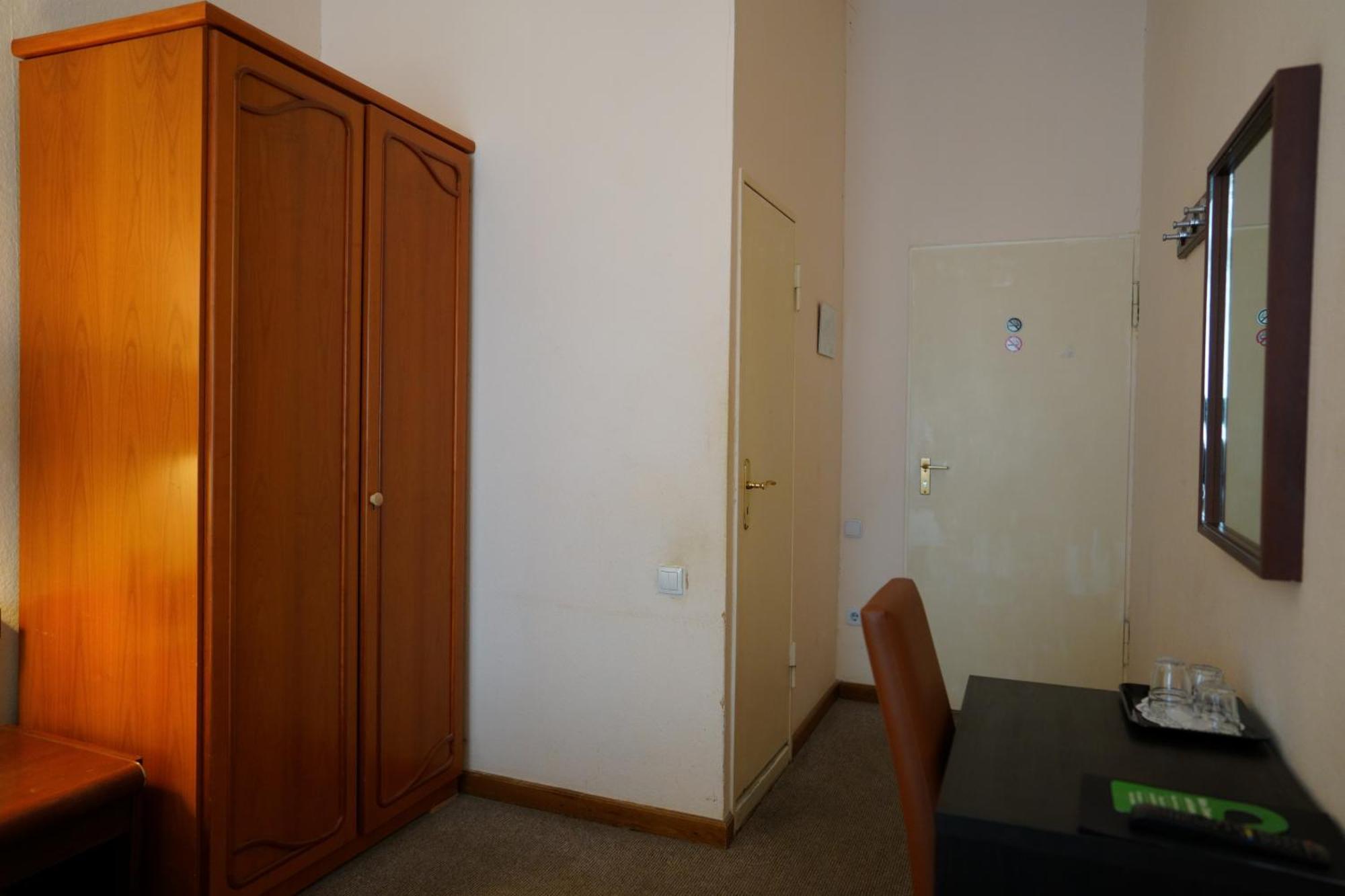 Hotel Pension Xantener Eck Berlim Exterior foto