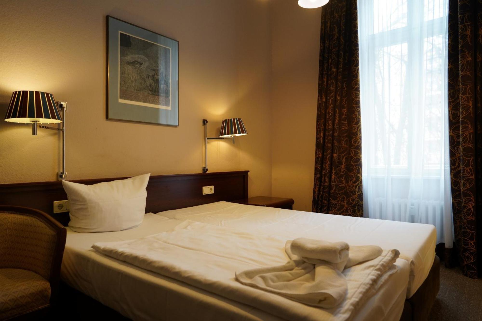 Hotel Pension Xantener Eck Berlim Exterior foto