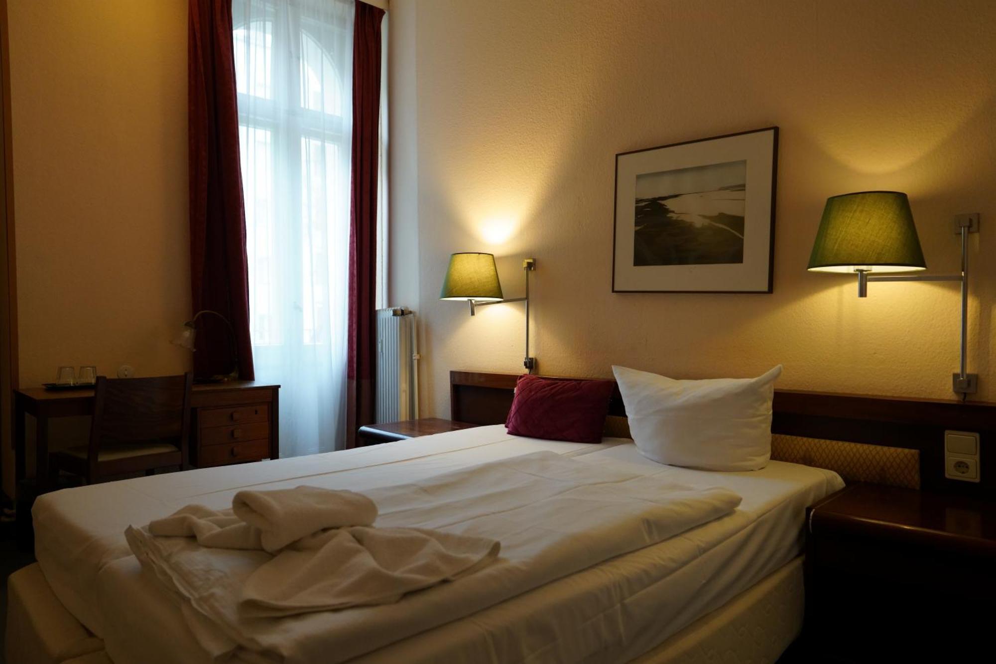 Hotel Pension Xantener Eck Berlim Exterior foto