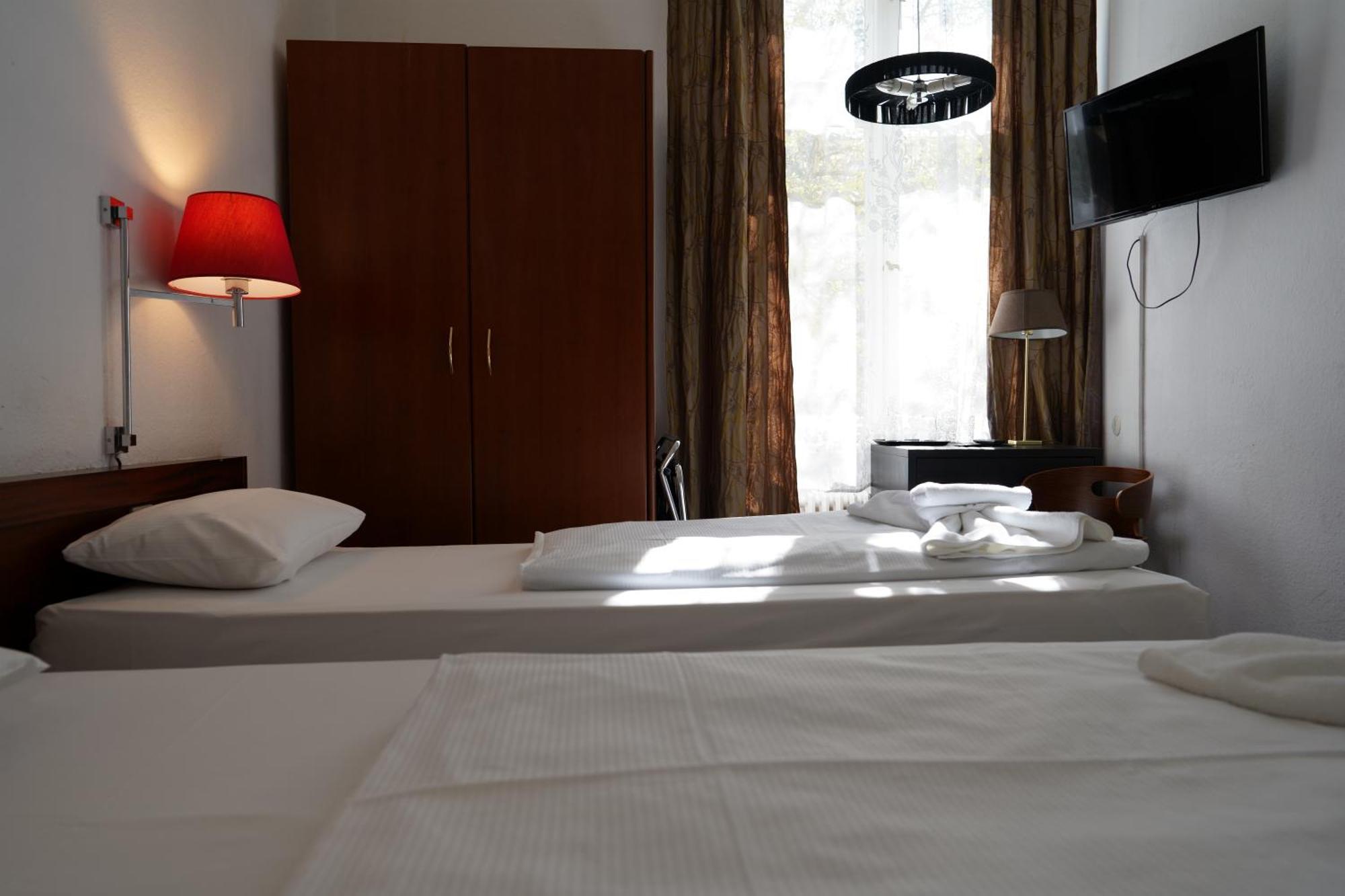 Hotel Pension Xantener Eck Berlim Exterior foto