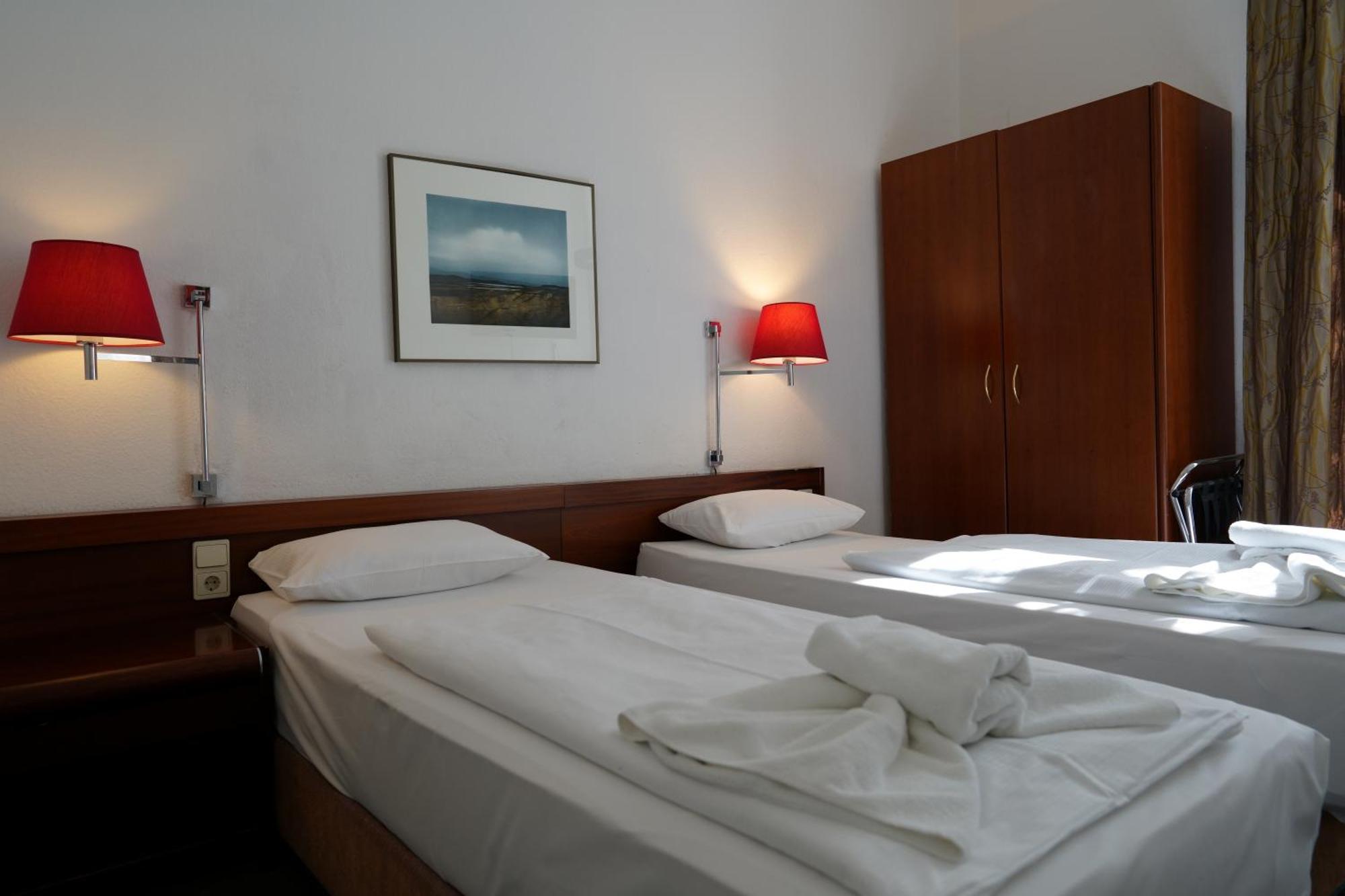 Hotel Pension Xantener Eck Berlim Exterior foto